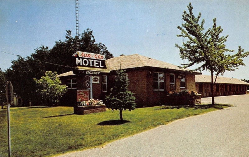Sun-Glo Motel - Old Postcard (newer photo)